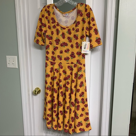 Lularoe Nicole Dress Size M 8-10 Floral Print NWT Short Sleeve Fit Flare - Picture 1 of 5